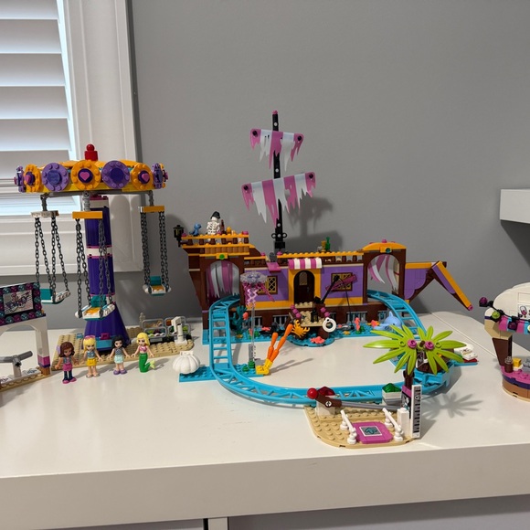 Lego Pirate Adventure Amusement Park Set - Purple Blue Brown